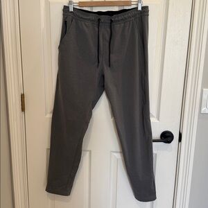 01. Algo Performance Men's Gray Sweatpants Size M